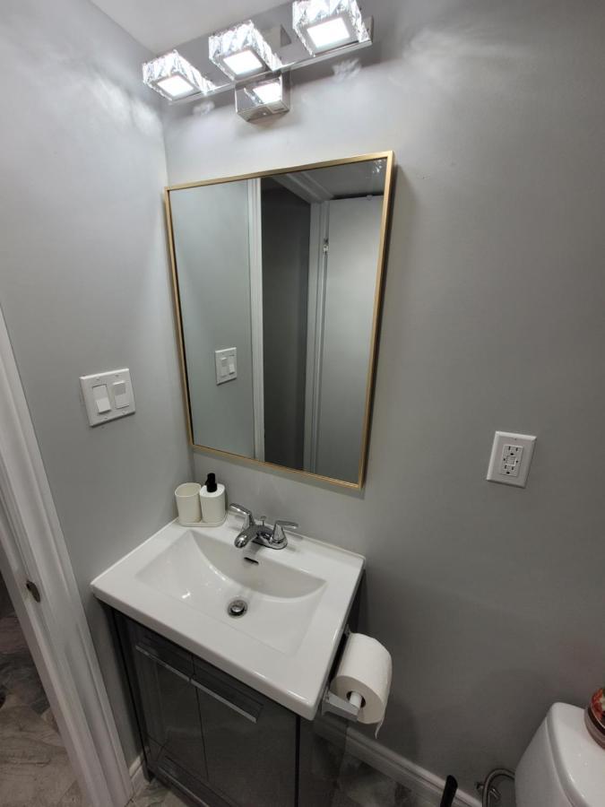Guest House Basement - Master Bedrooms In Bayview Village 多伦多 外观 照片